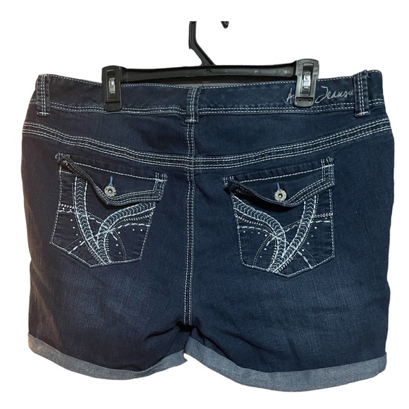 Ariya Jeans - a pair of shorts and a pair of capris , womens or teens - Picture 4 of 6